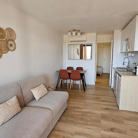Apartmán With Sea View And Pool